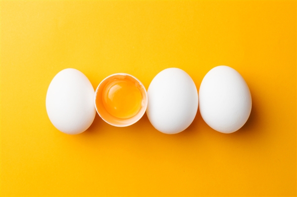 专家建议不要生吃可生食鸡蛋：有健康风险