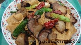 腊肉焖豆腐皮