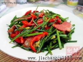 韭菜花炒腊肉