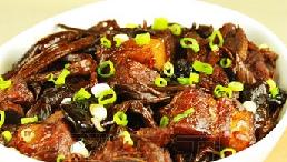 茶树菇烧肉
