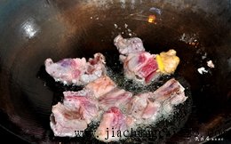 小土豆干烧排骨步骤3