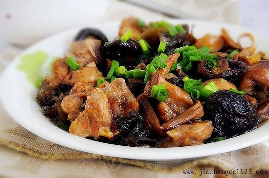 金针香菇蒸鸡腿的做法2