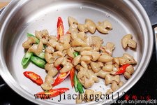 木耳烧肥肠步骤6