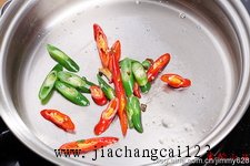 木耳烧肥肠步骤5