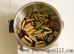 乱炖三鲜步骤4