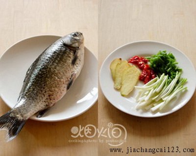 鲫鱼炖萝卜粉条步骤1