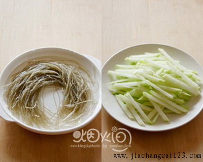 鲫鱼炖萝卜粉条步骤2