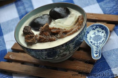 香菇炖腊肉骨头