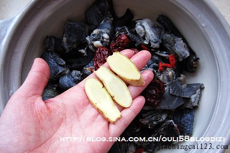 乌鸡枣杞汤的家常做法