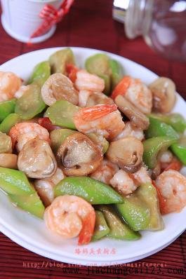 草菇丝瓜炒虾球