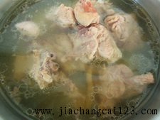 虫草菇炖鸭汤步骤1
