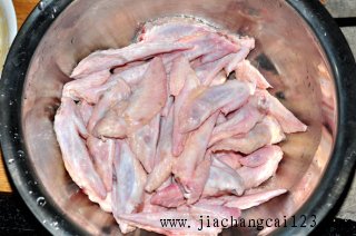 炝锅麻辣鸡翅的做法