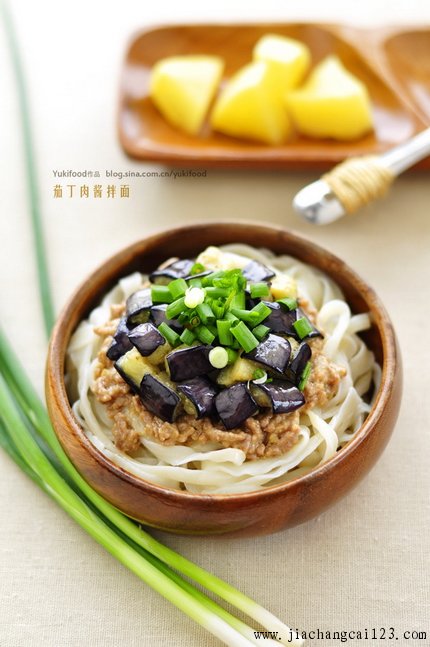 茄丁肉酱拌面的做法