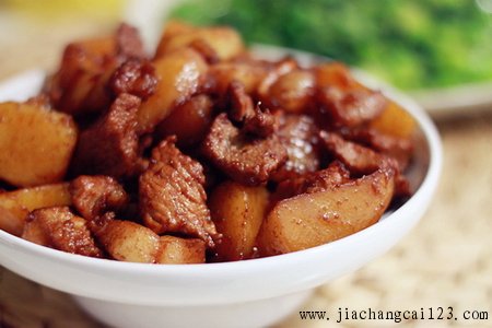 土豆红烧肉的做法