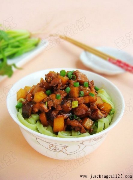 香菇鸡丁捞面