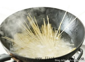 雪菜肉丝面的做法步骤5