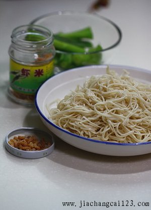 开洋葱油拌面原料