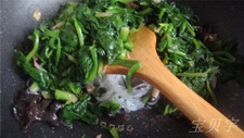 红根菠菜粉丝炒鸡蛋步骤10