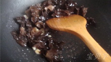 红根菠菜粉丝炒鸡蛋步骤8