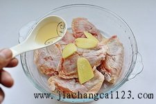 蒜香鸡翅步骤2