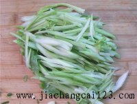 芹菜炒鹅蛋的做法