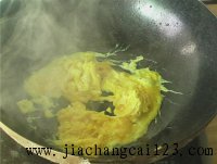 芹菜炒鹅蛋的做法