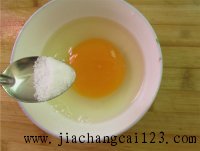 芹菜炒鹅蛋的做法