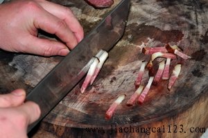 腊肉烩萝卜步骤2