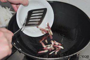 腊肉烩萝卜步骤5