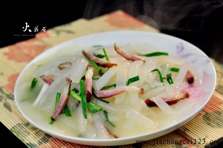 腊肉烩萝卜的做法