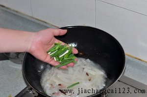 腊肉烩萝卜步骤9