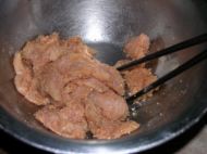 粉煎猪颈肉的做法步骤