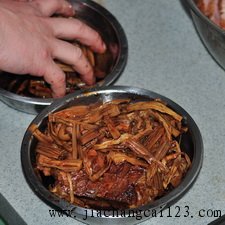 烟笋东坡肉步骤9