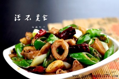 青椒干煸肥肠的做法